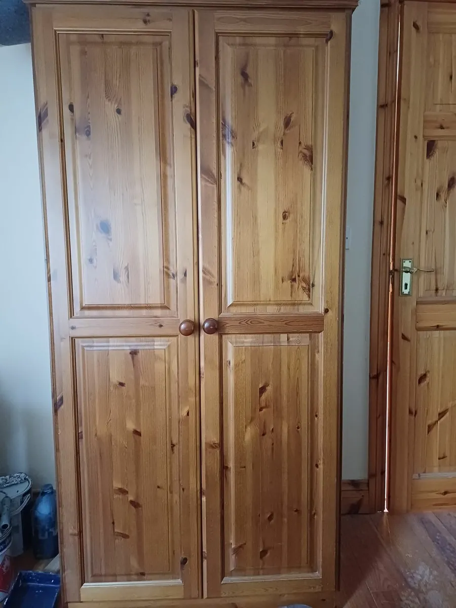 Bedroom furniture - Image 4