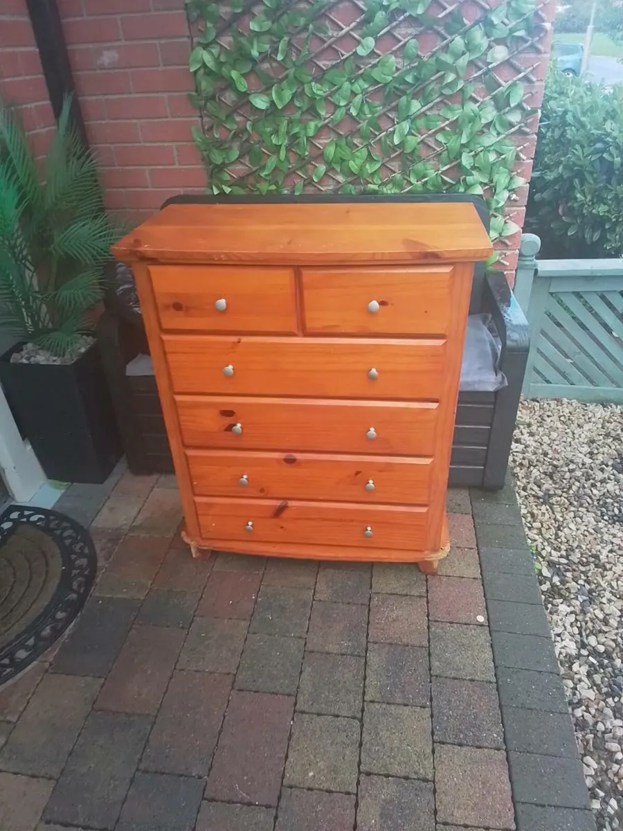 Chest of drawers - Image 1