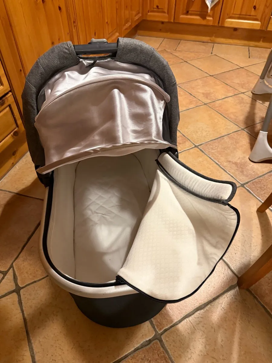 Uppababy bassinet - Image 3