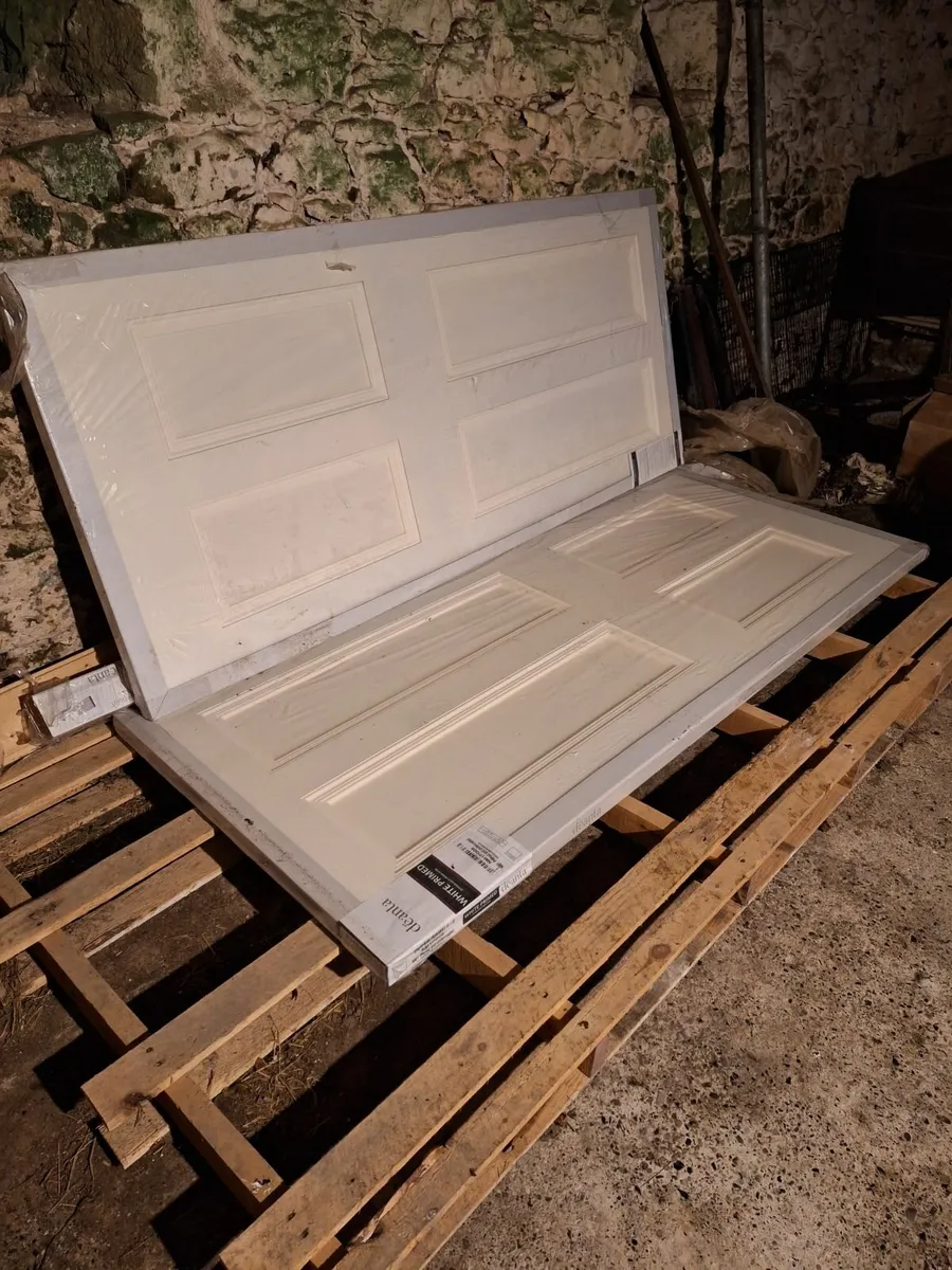 4 Panel Doors x2 and Architrave x2 - Image 1