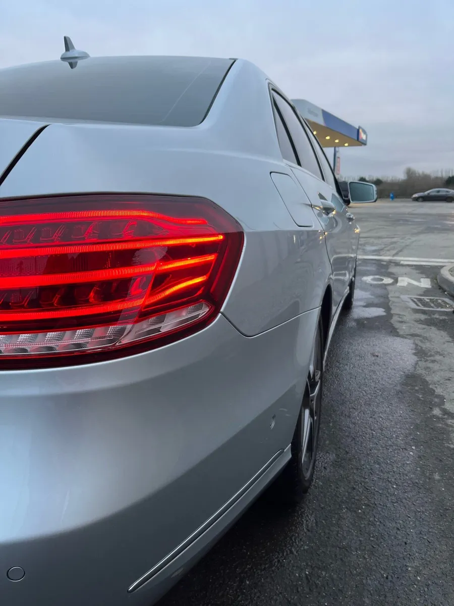 Mercedes Benz E220 - Image 3