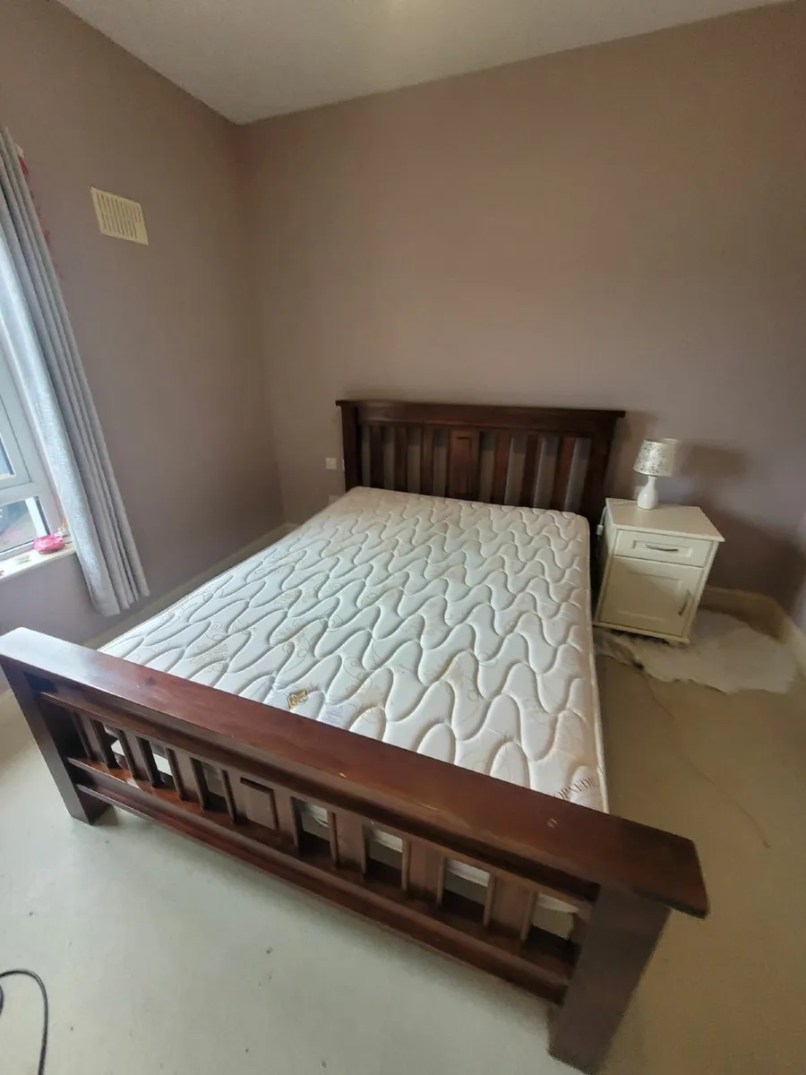 King size bed - Image 2
