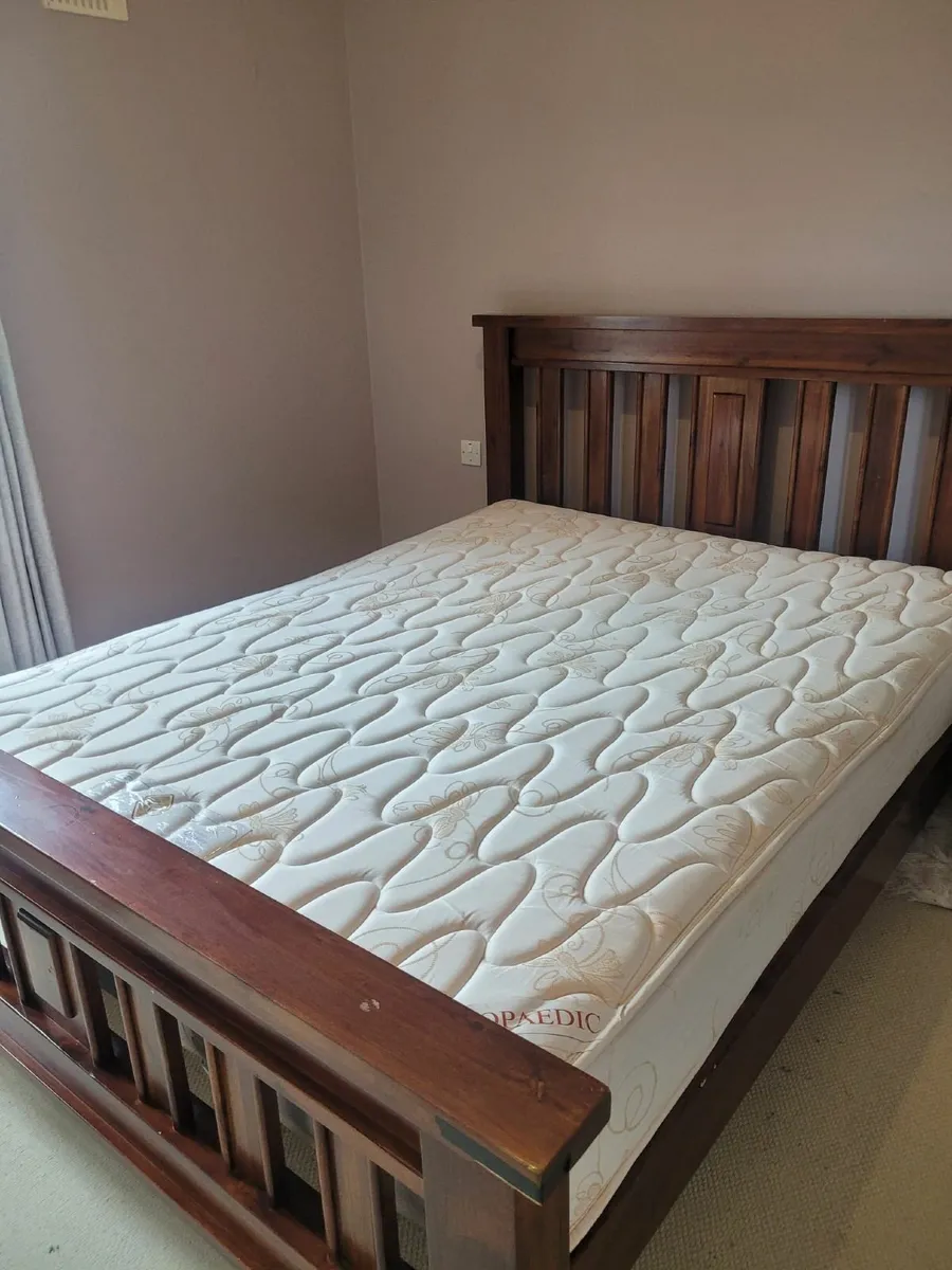 King size bed - Image 3