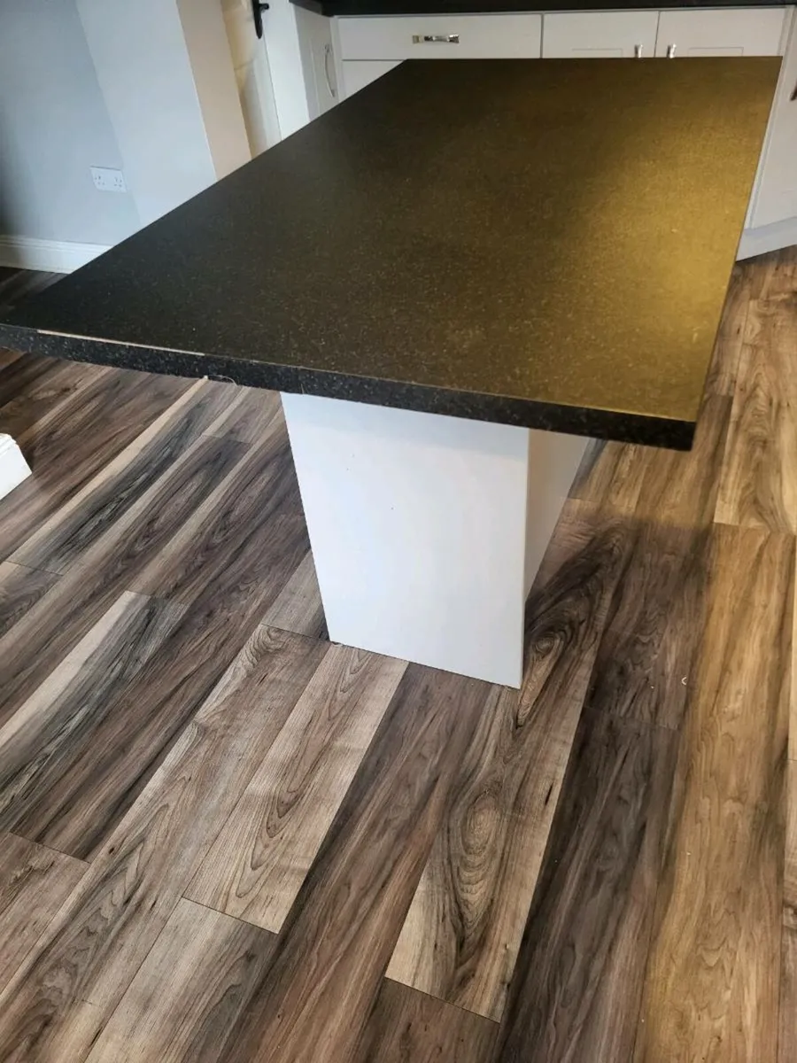 Kitchen Island & Worktop - Image 2