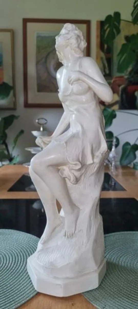 Vintage alabaster Art deco woman statue - Image 2