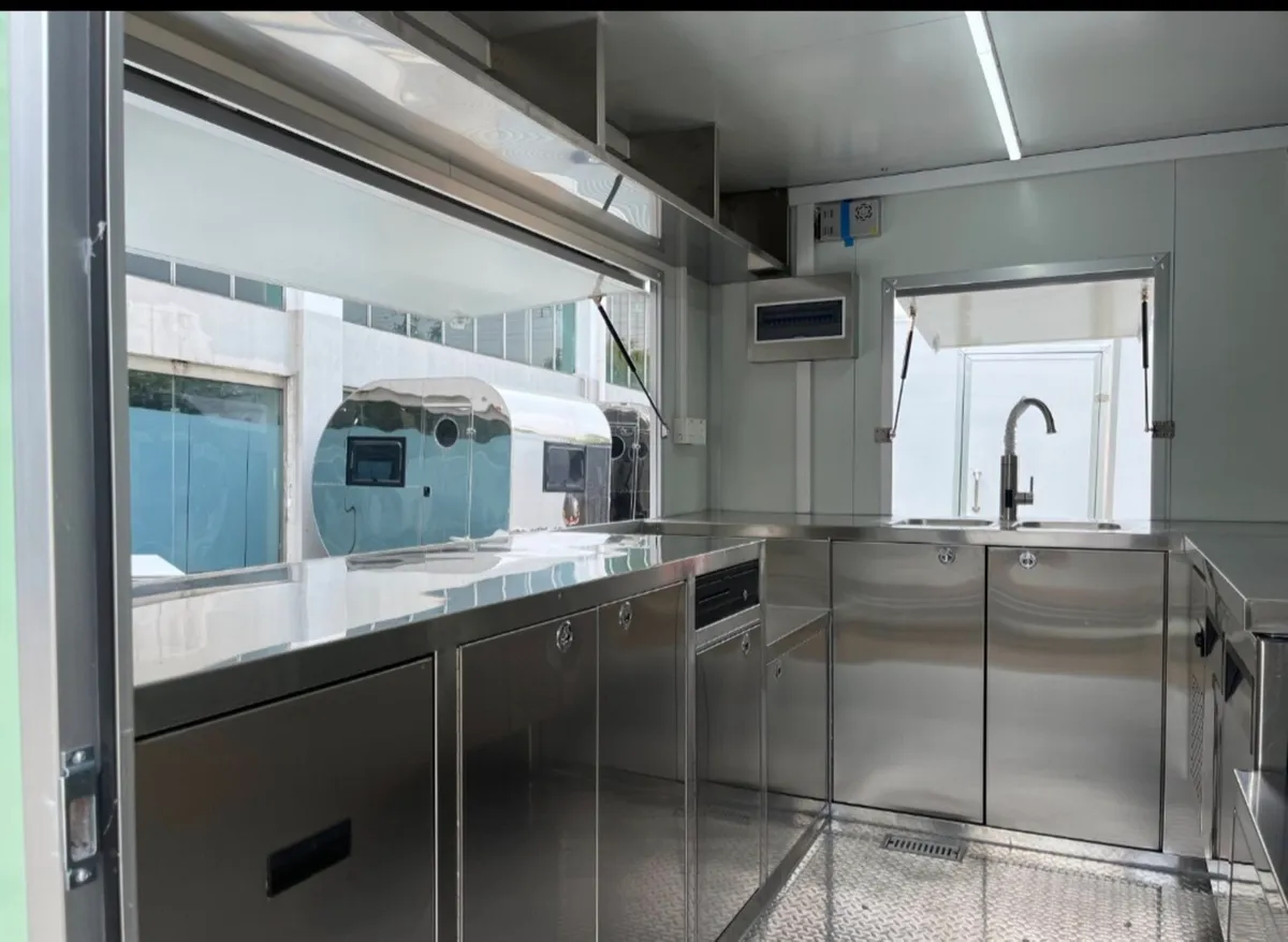 Catering trailer - Image 4