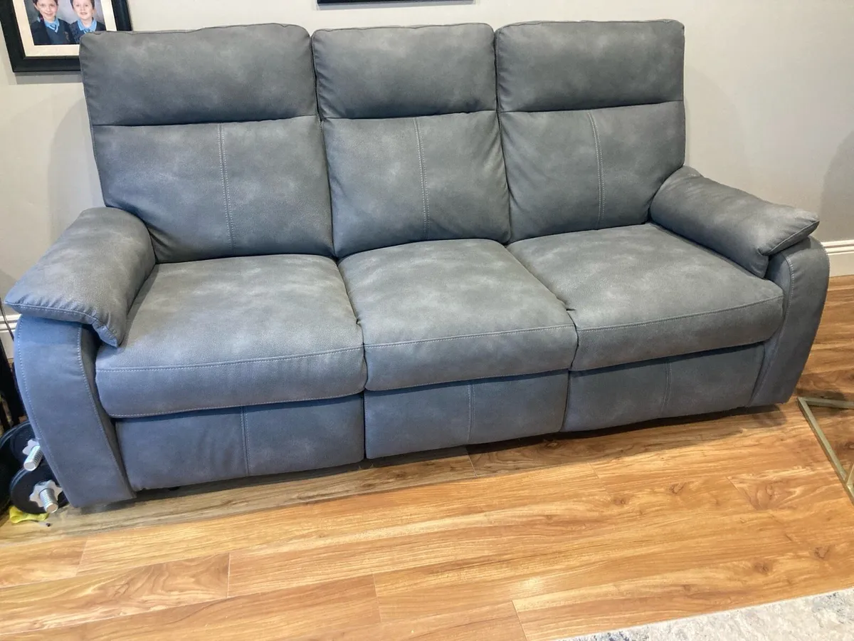 3 seater couch - Image 1