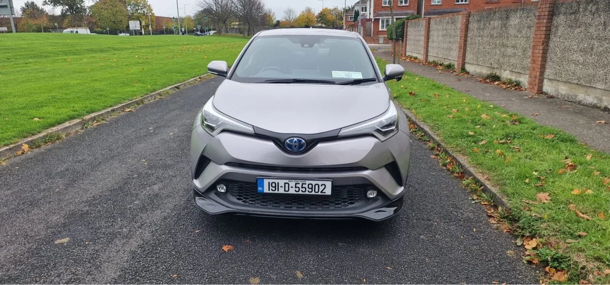 TOYOTA CH-R HYBRID SPORT - Image 1