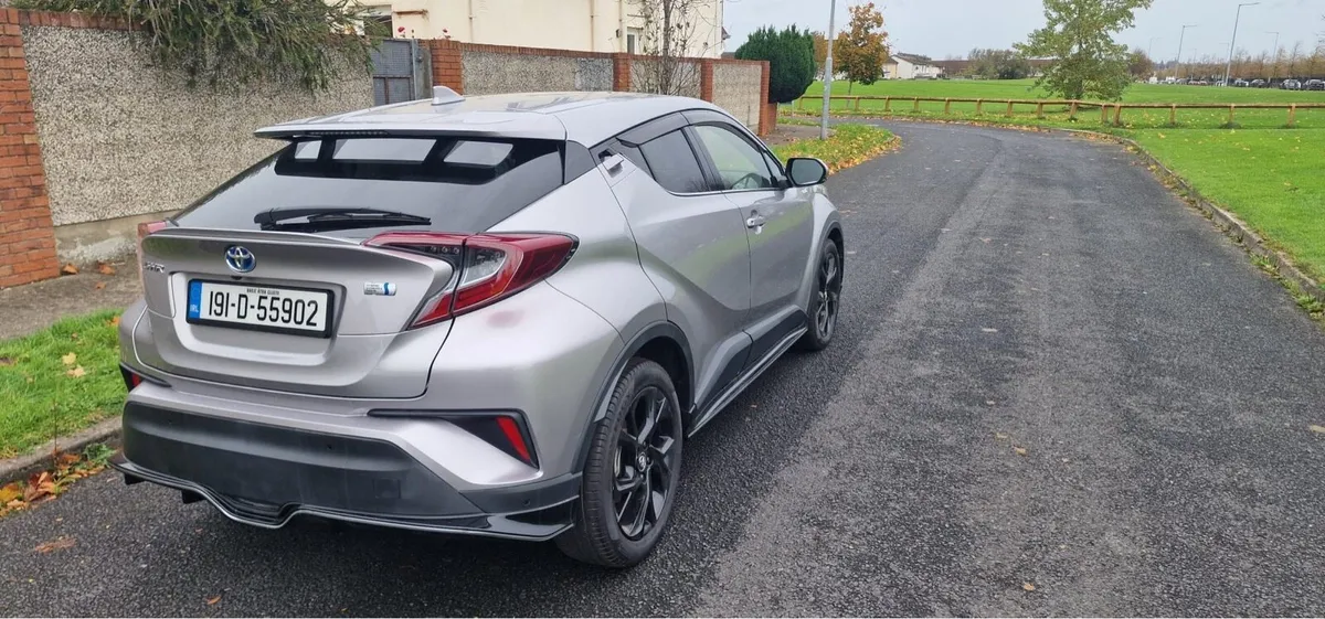 TOYOTA CH-R HYBRID SPORT - Image 3