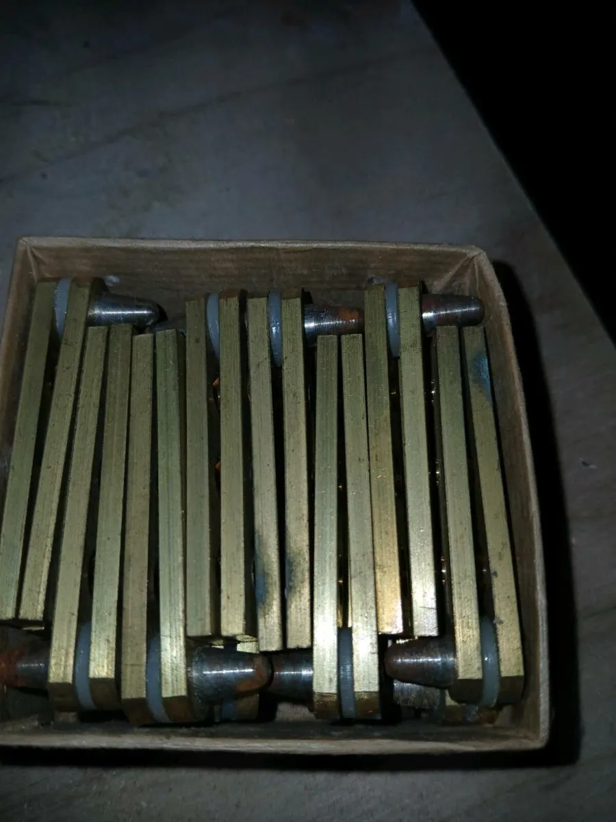 Solid Drawn brass pin hinges - Image 1