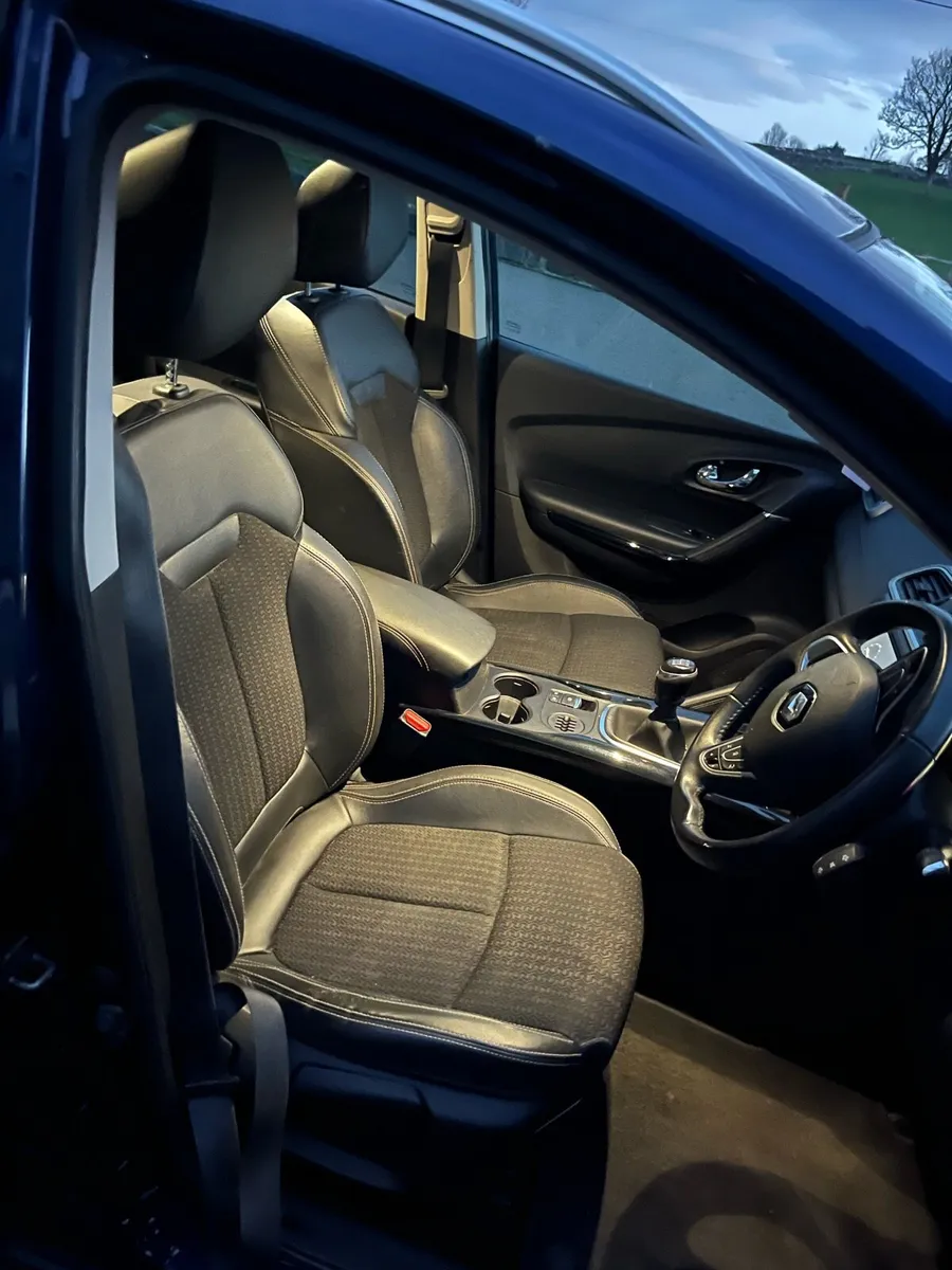 Car - Image 2
