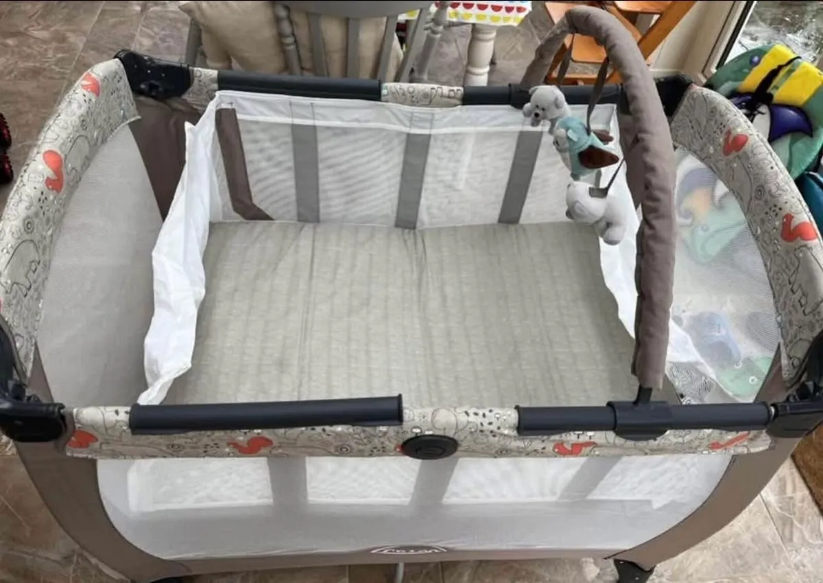 Graco Contour Electra Travel Cot. - Image 3