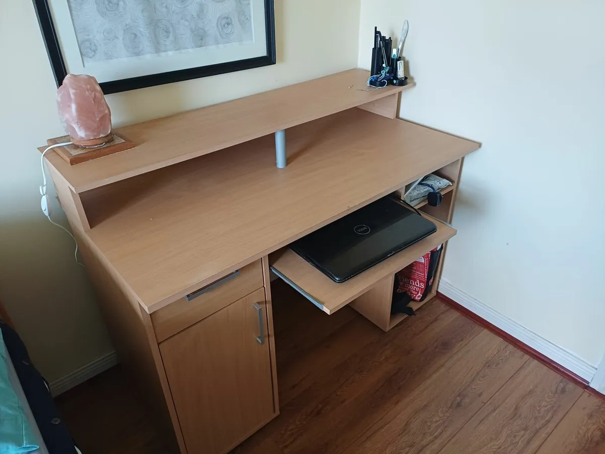Office desk - Image 1