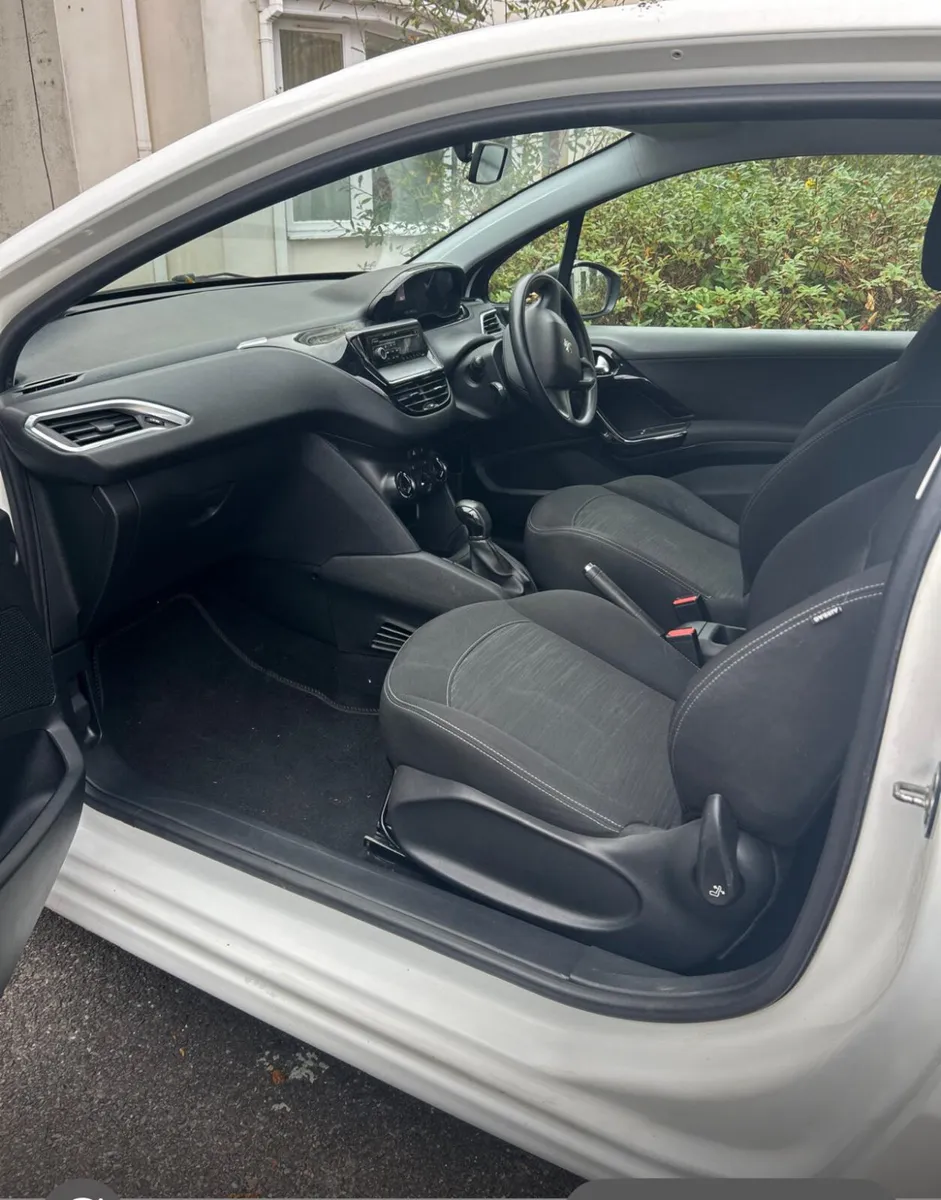 Car - Image 4