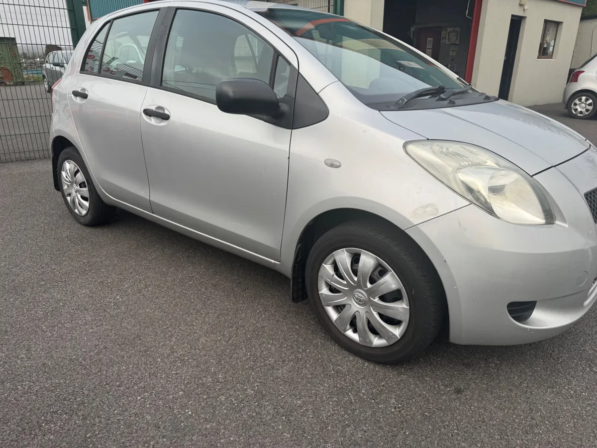 Toyota Yaris 2009 - Image 2