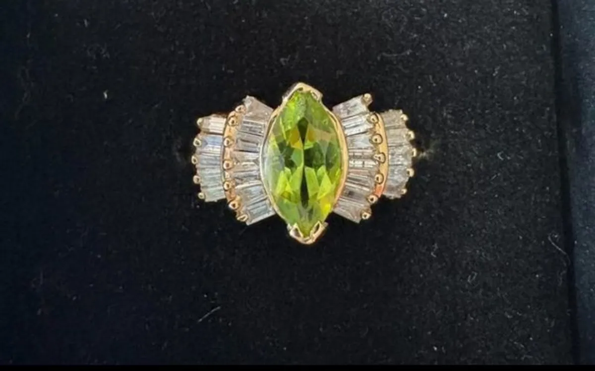 Diamond and Peridot ring - Image 1