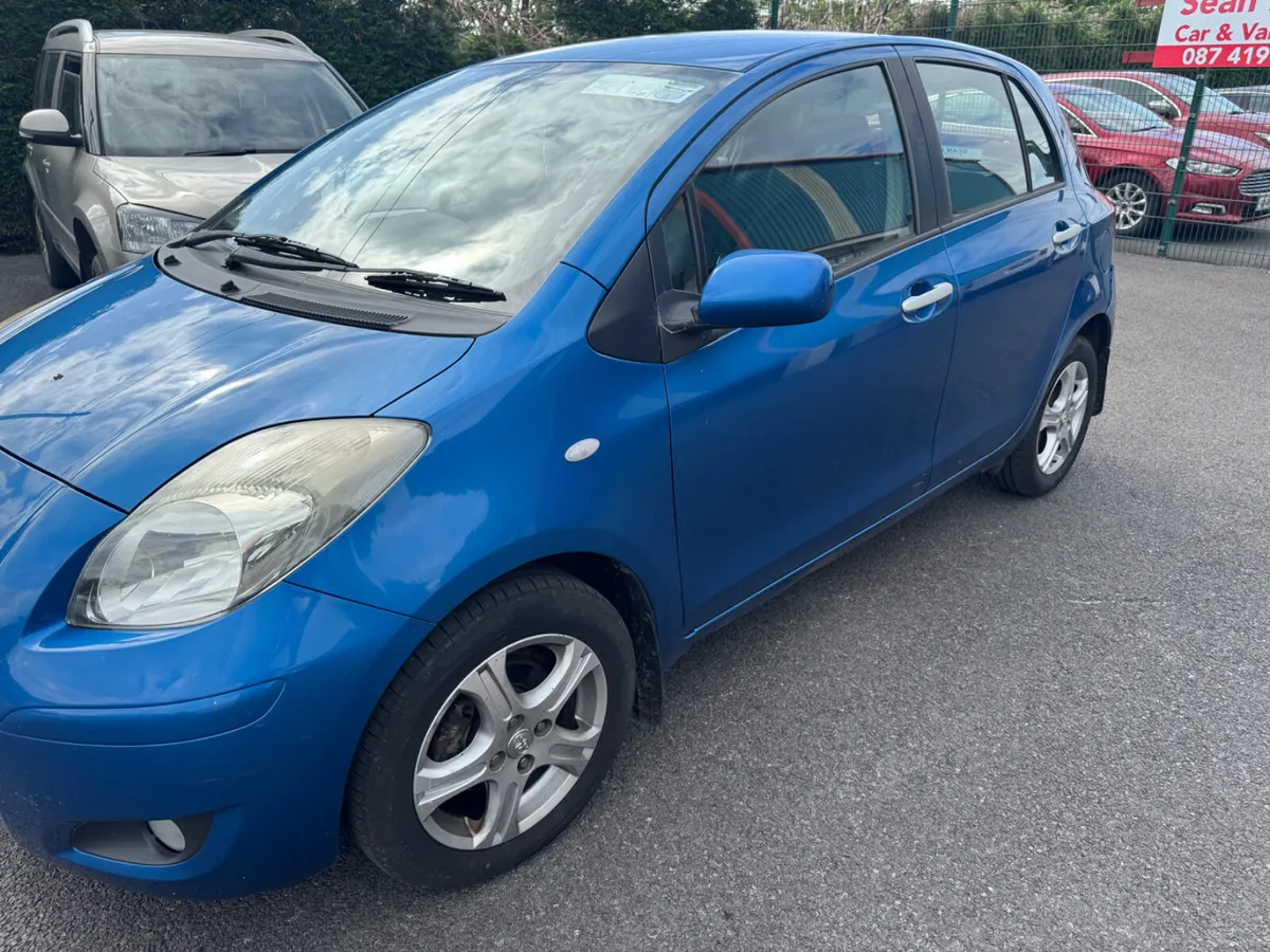 Toyota Yaris 2010 - Image 2