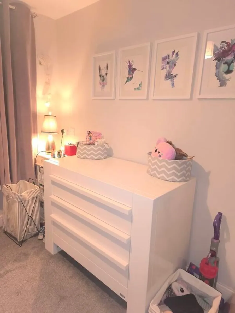 Baby changing unit and drawers - Image 3