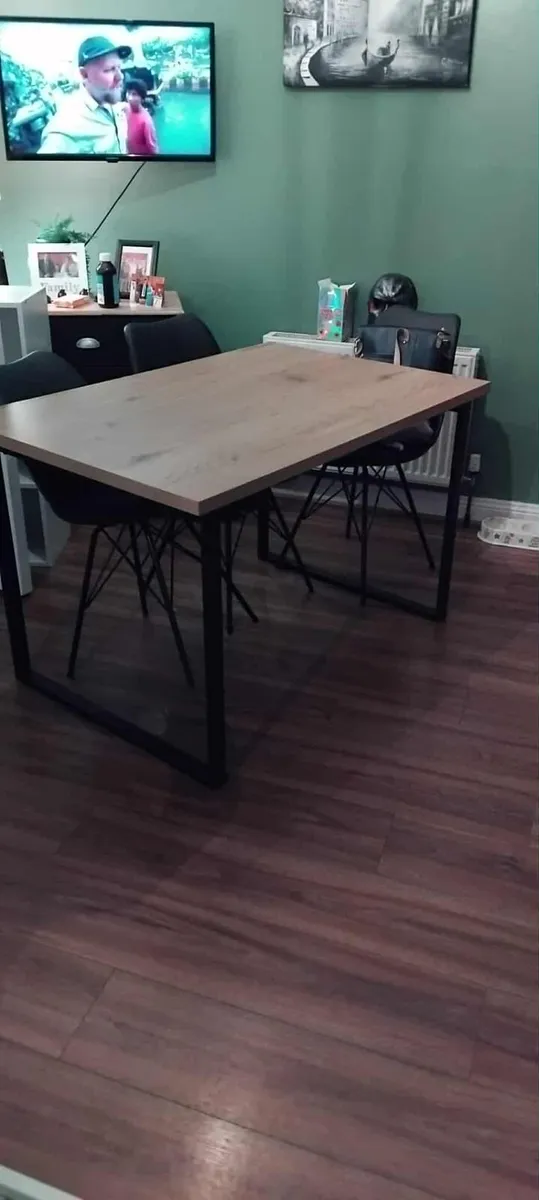 Kitchen table and 6 chsirs - Image 1