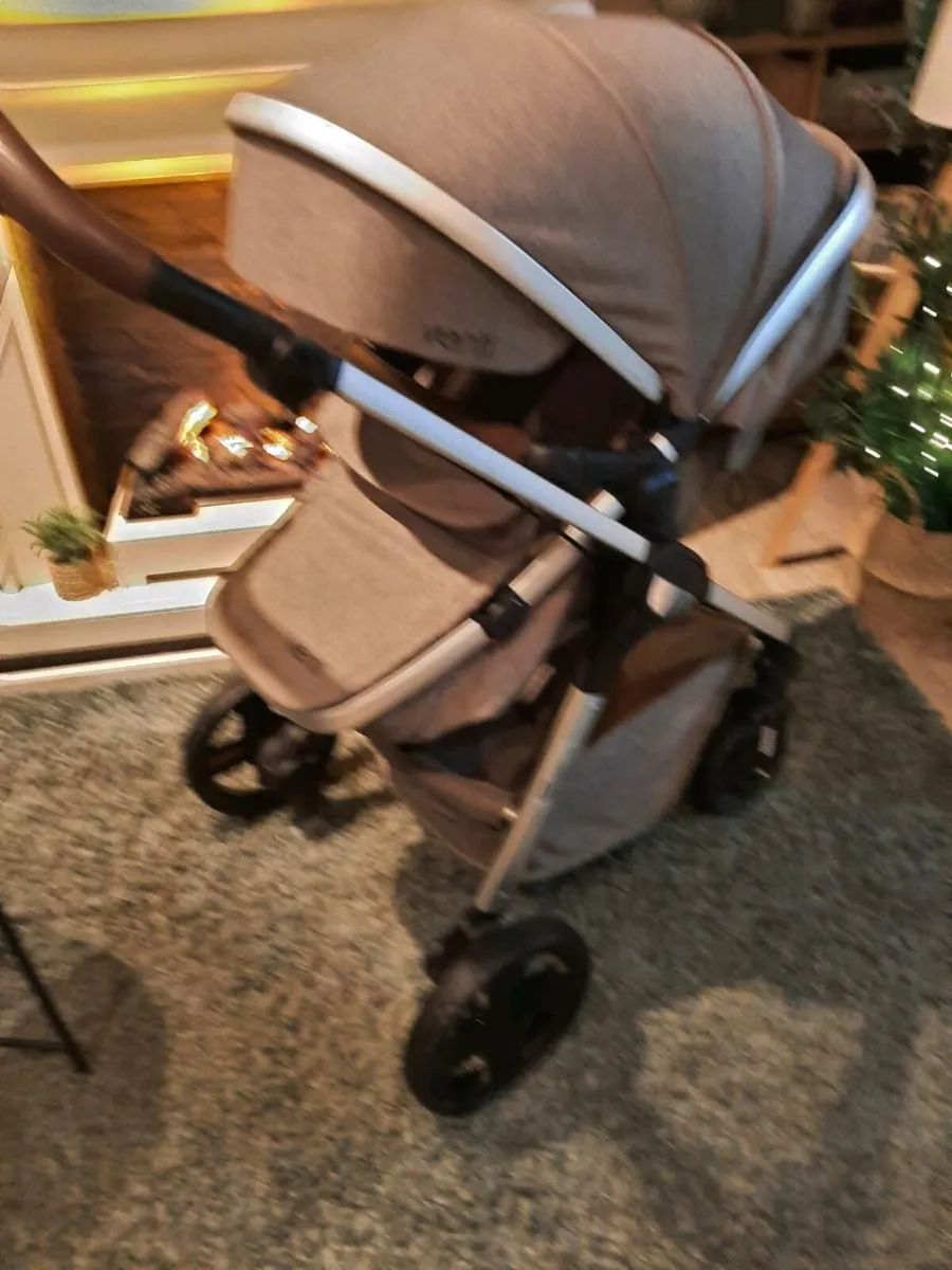 Pram - Image 1
