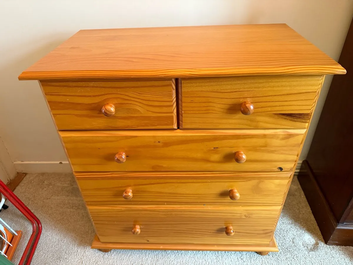 Chest of drawers