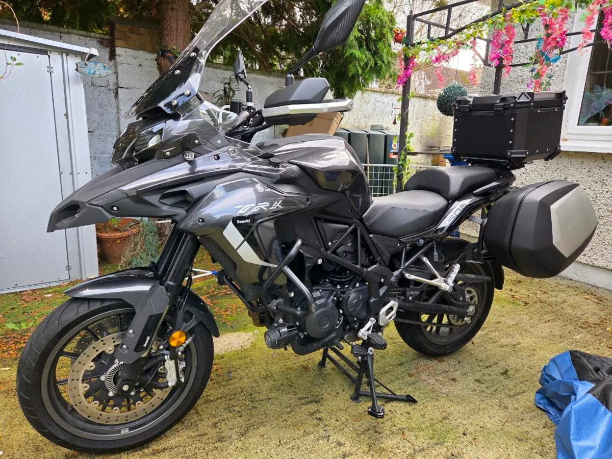 Benelli trk 502 2024 excellent condition - Image 2