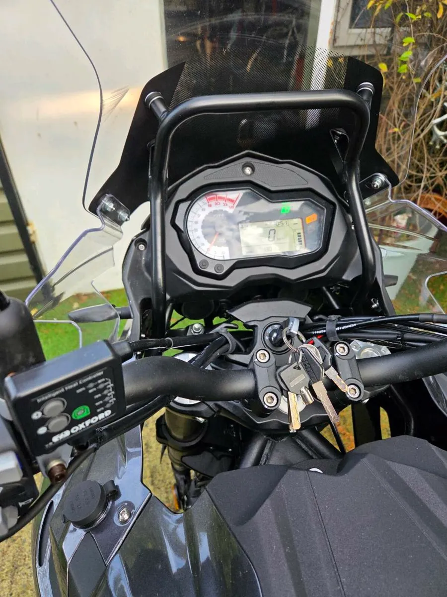 Benelli trk 502 2024 excellent condition - Image 3