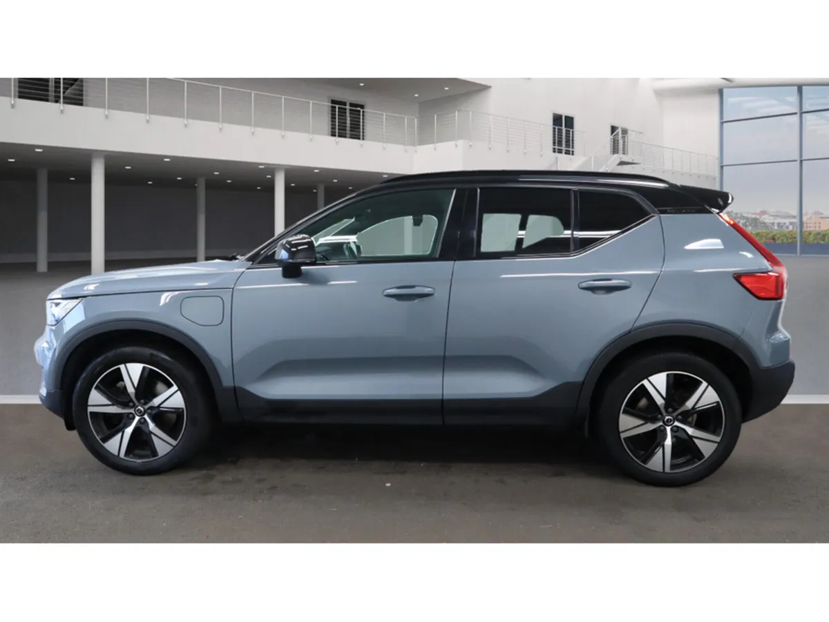 Volvo XC40 (212) R-DESIGN T4 RECHARGE - Image 2