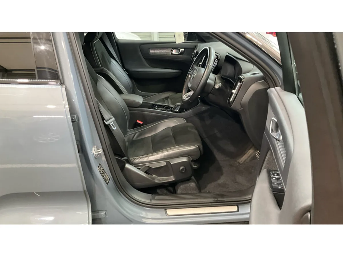 Volvo XC40 (212) R-DESIGN T4 RECHARGE - Image 4