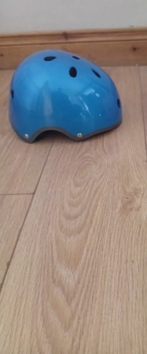 Universal Quality helmet 1month old - Image 3