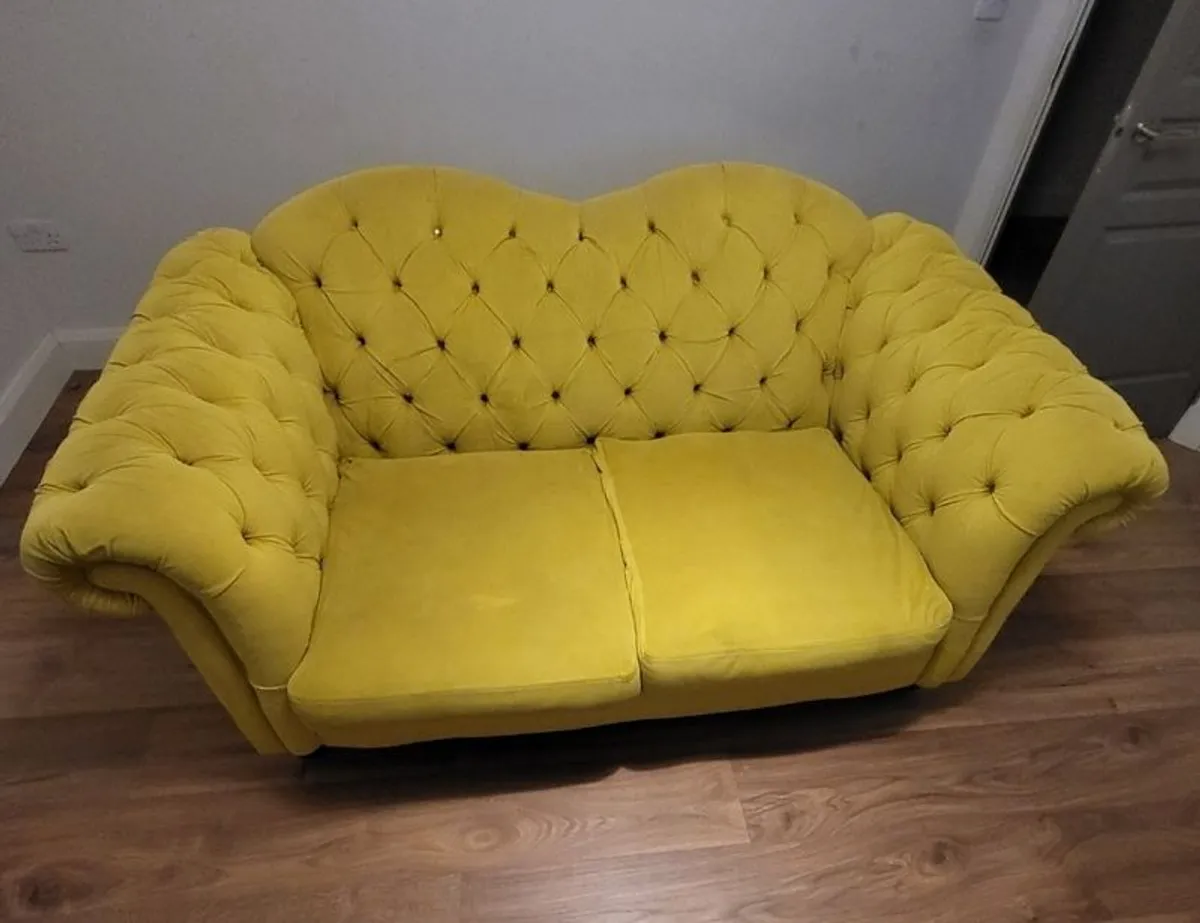 Chesterfield sofa - Image 3
