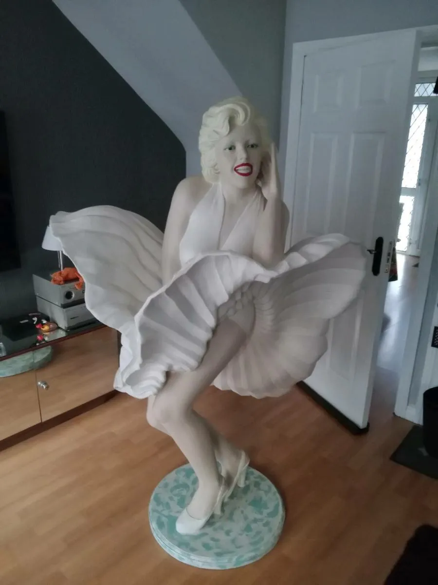 Marilyn Monroe life size figure - Image 1