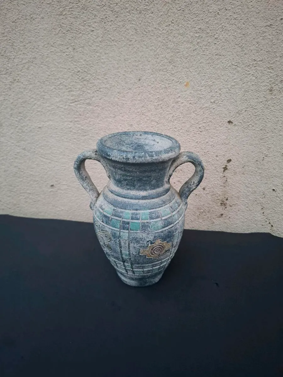 21cm blue vase postage possible
