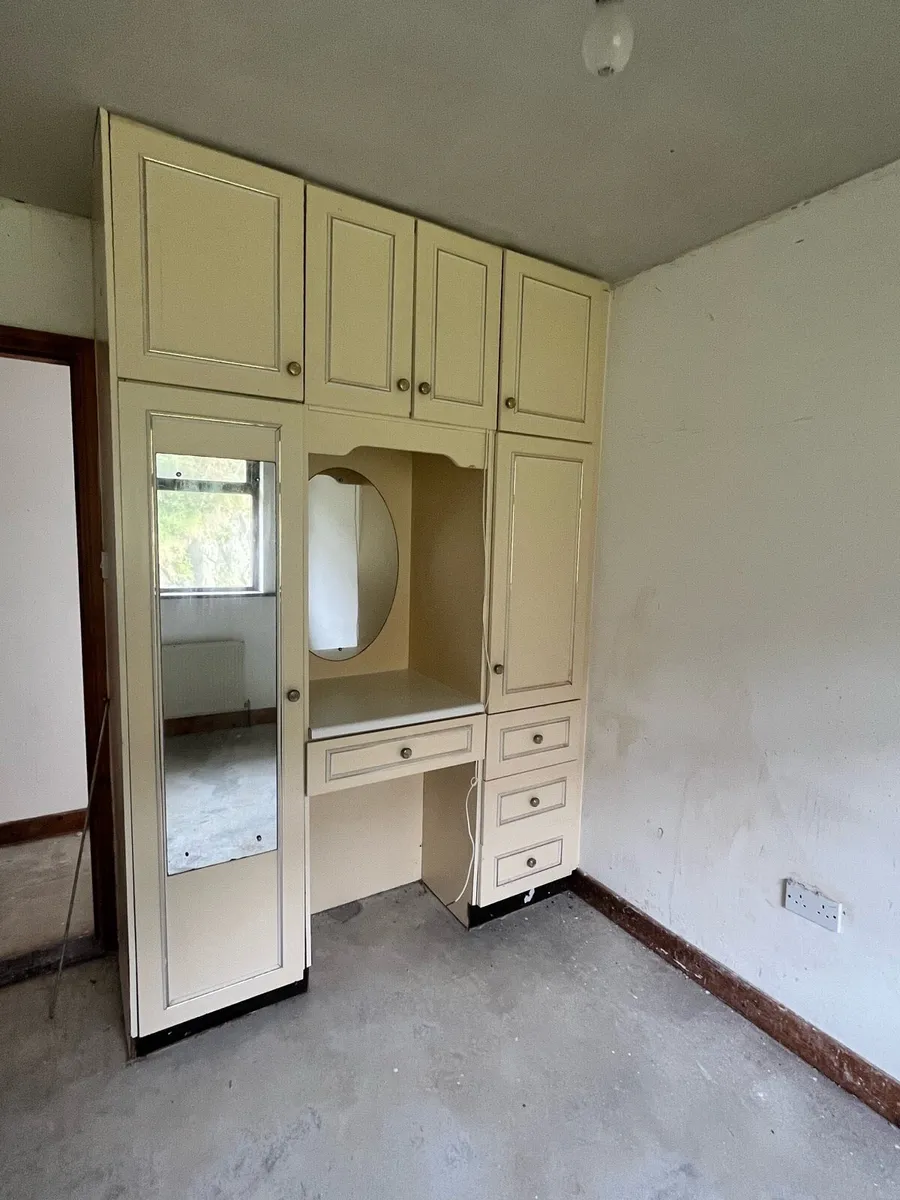 Wardrobes & Vanity - Image 3