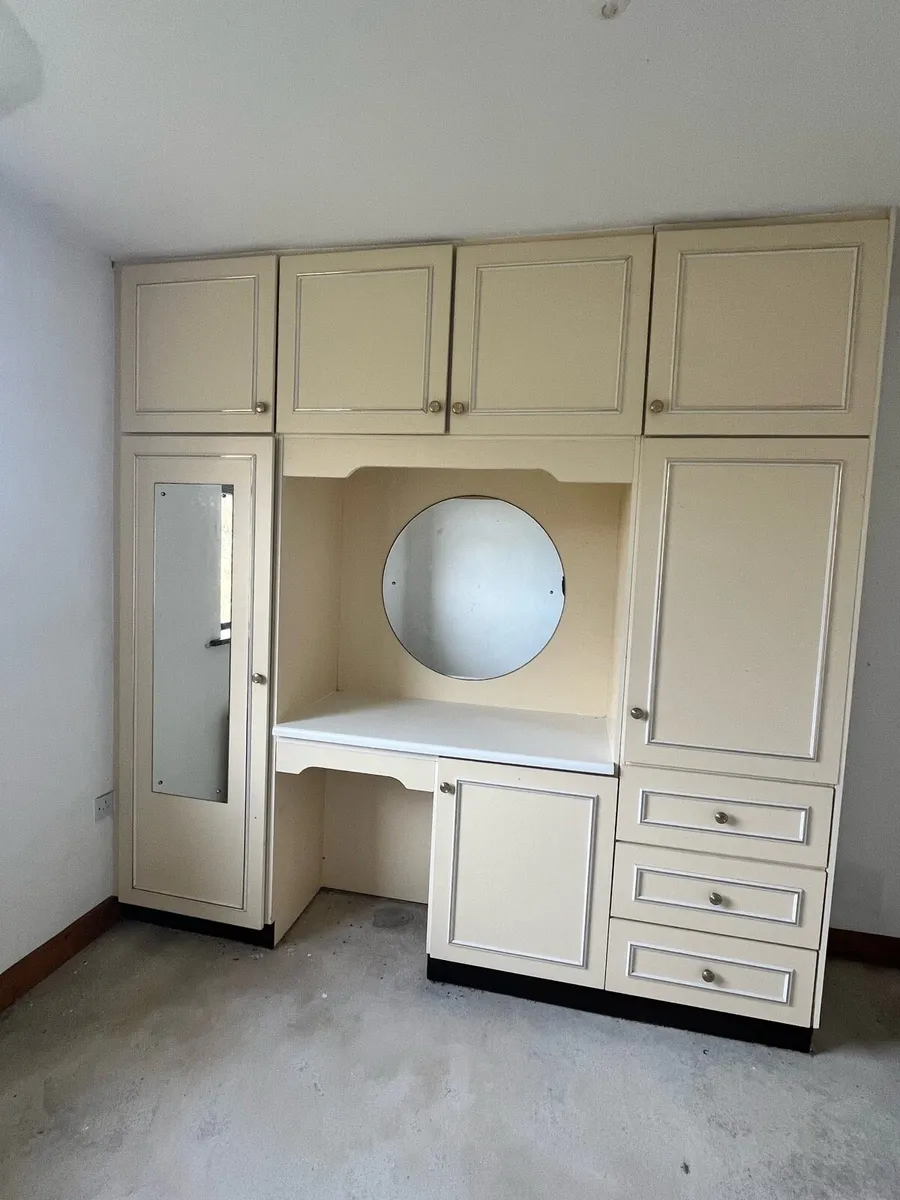 Wardrobes & Vanity - Image 4