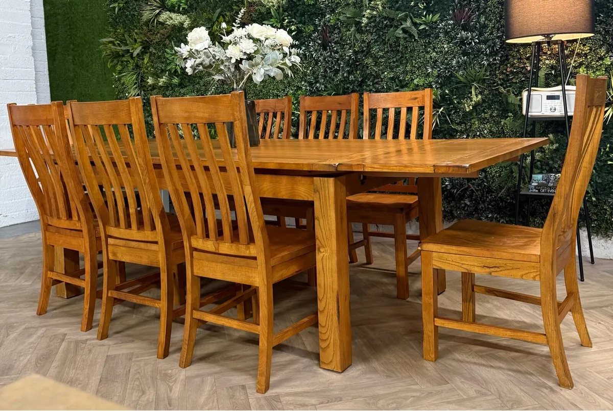 Extending oak kitchen table & 8 chairs/dining set - Image 3