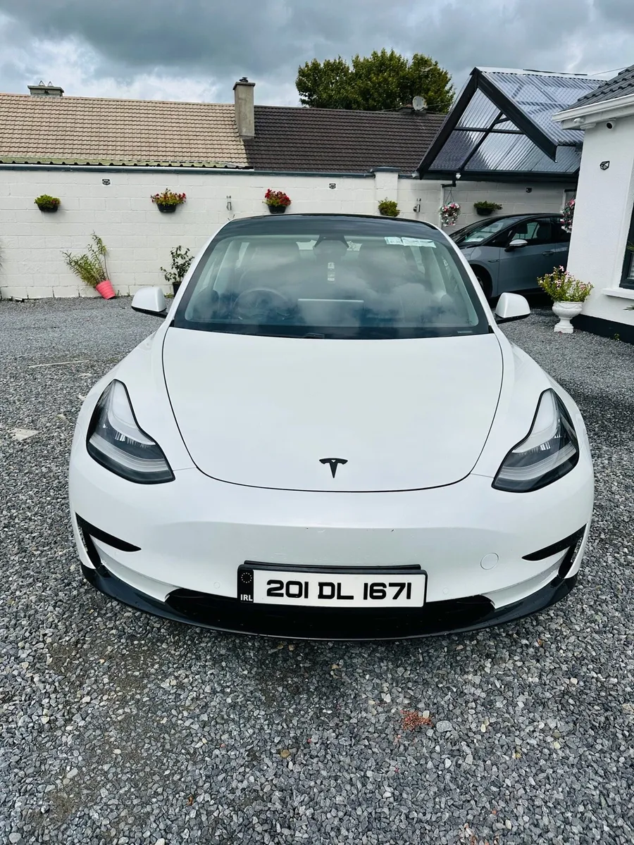 Tesla model 3 - Image 1