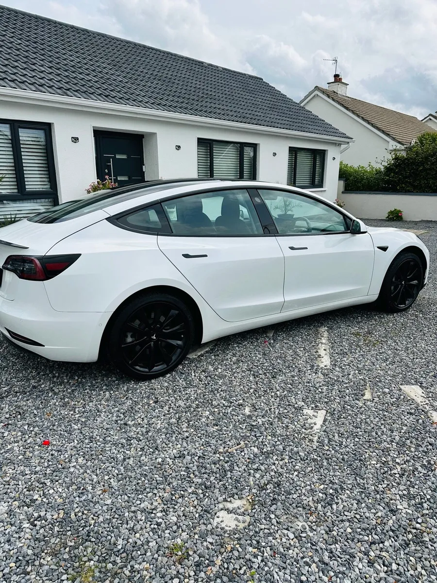 Tesla model 3 - Image 3
