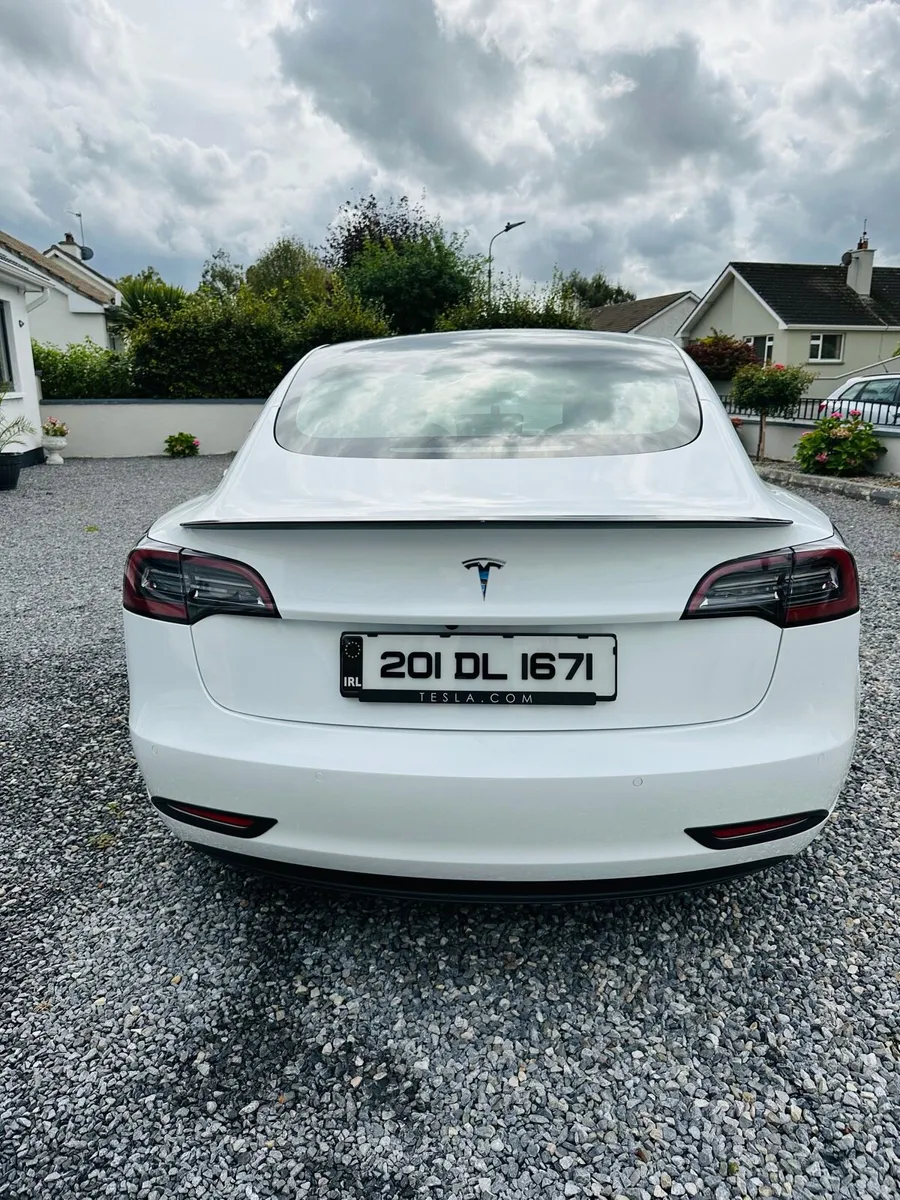 Tesla model 3 - Image 4