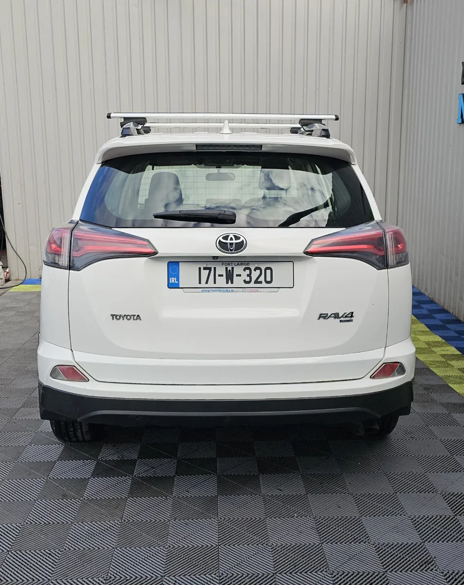 2017 Toyota RAV4 2.0 D-4D LUNA 2WD - Image 4