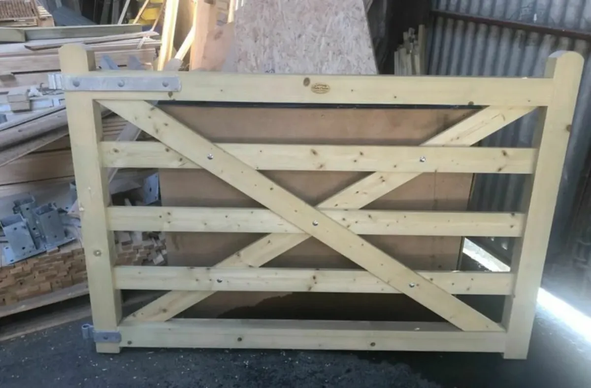 Timber Nutgrove gate- open both way hinges - Image 2