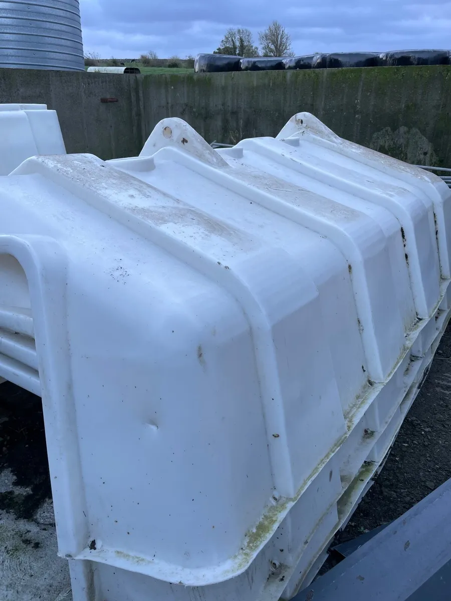 Calf hutch - Image 1