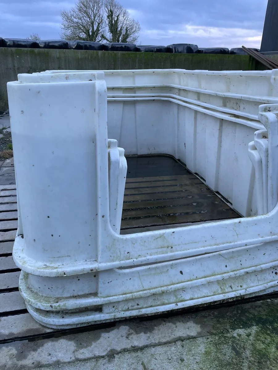 Calf hutch - Image 2