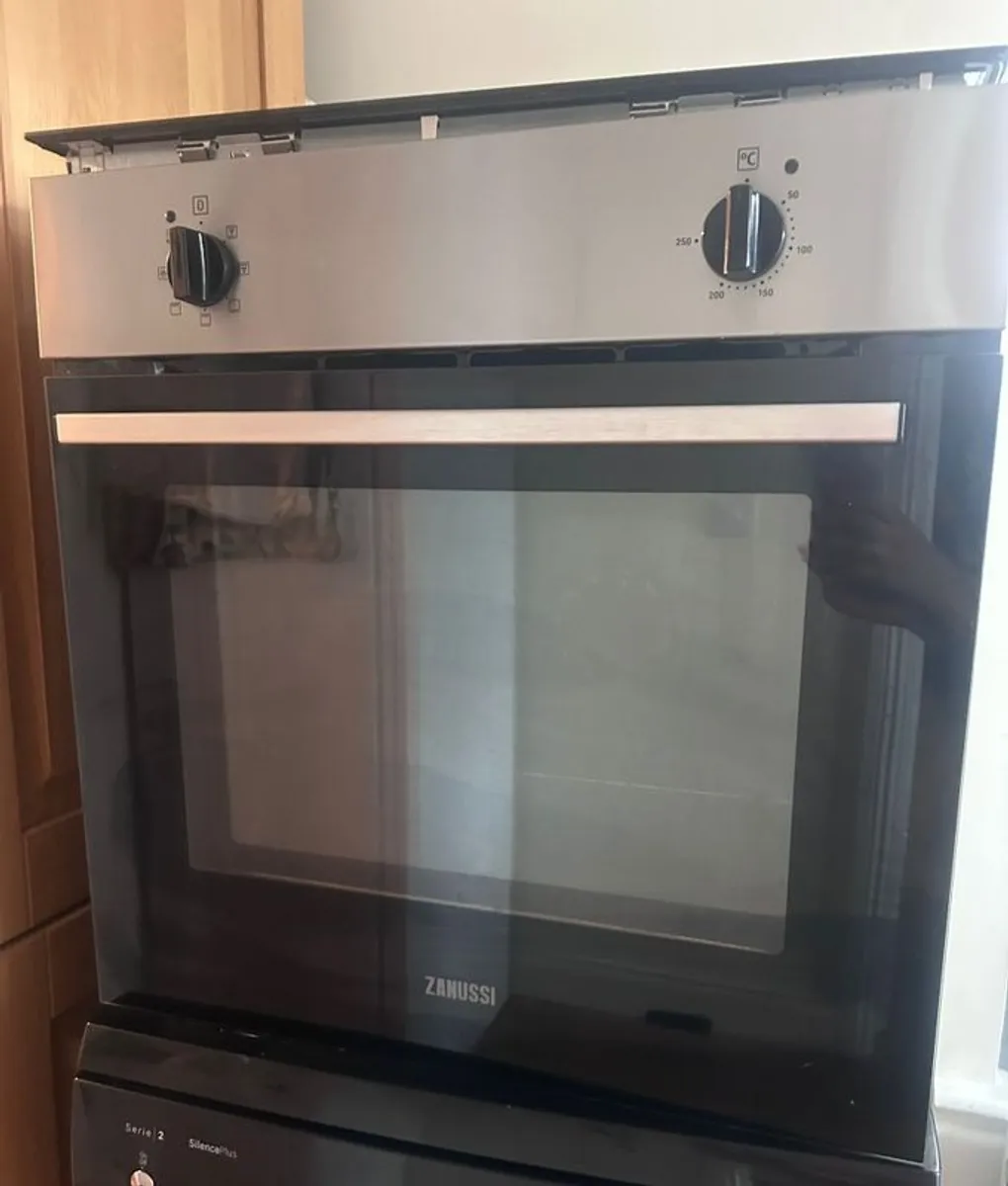 Zanussi oven and hob - Image 3