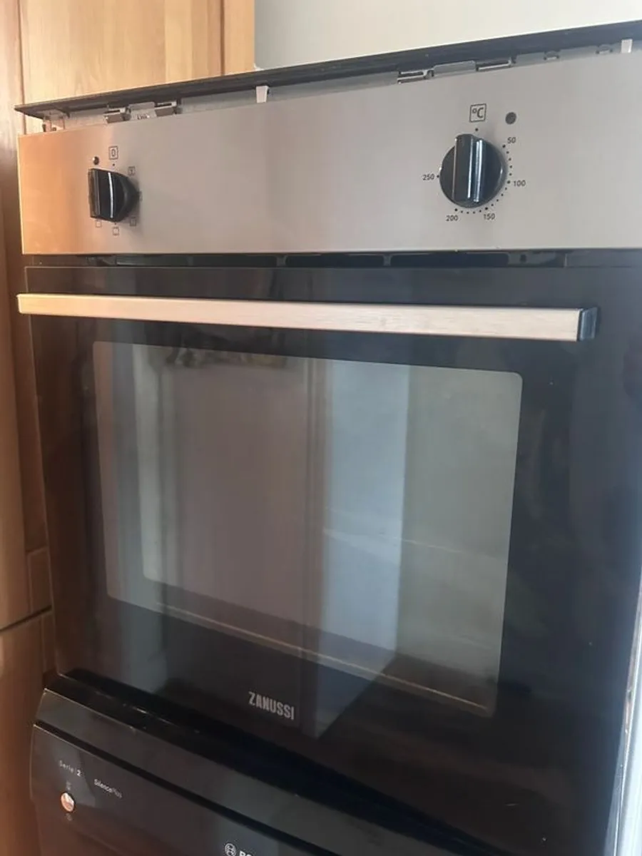 Zanussi oven and hob - Image 4