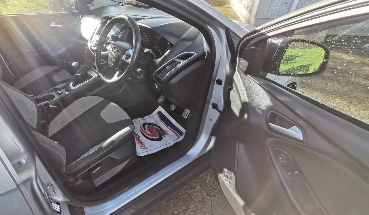 Ford Focus Diesel 2012 1.6L  TDCI ZETEC - Image 2