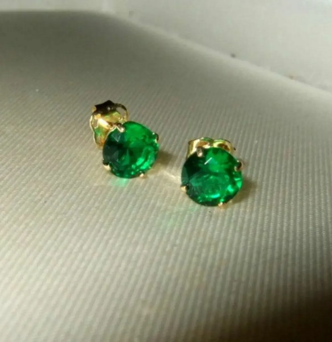 Vintage Hallmarked 9ct Gold Emerald Stud Earrings - Image 2