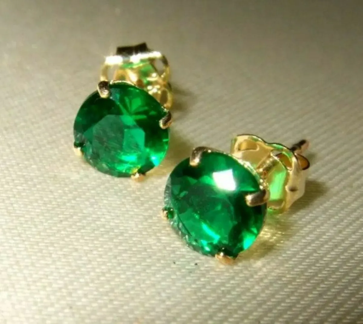 Vintage Hallmarked 9ct Gold Emerald Stud Earrings - Image 1