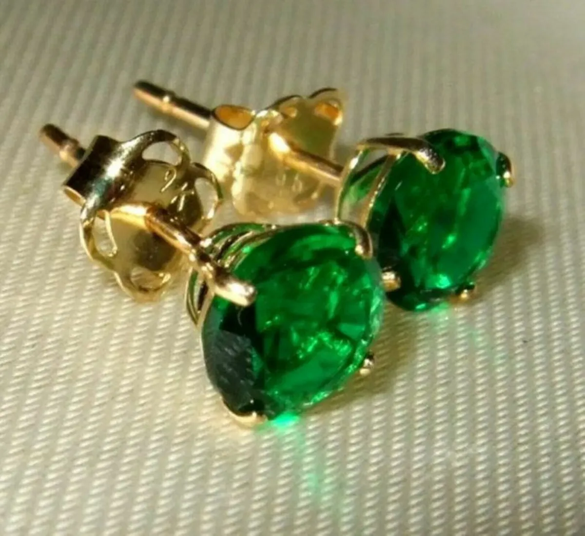 Vintage Hallmarked 9ct Gold Emerald Stud Earrings - Image 3