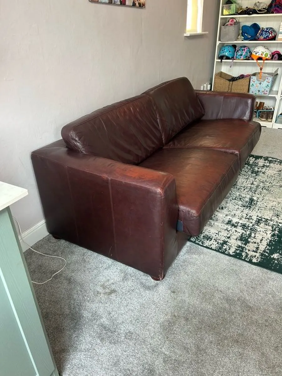 Leather couch - Image 3